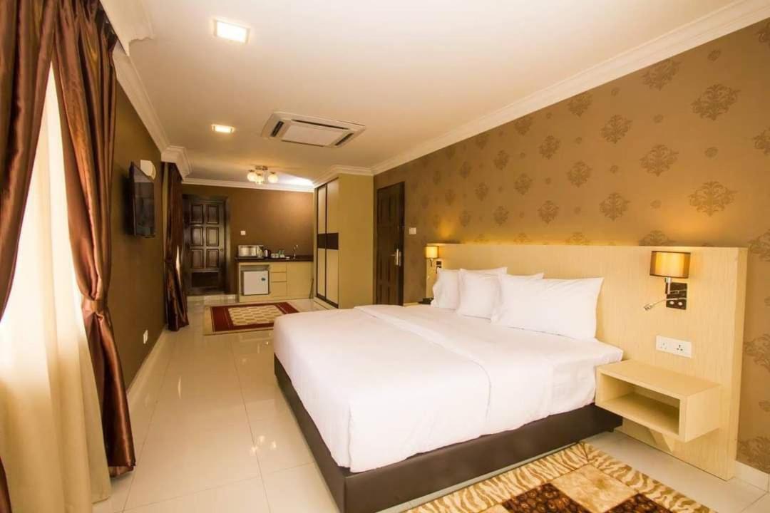 New Kesuma Villa Exclusive Stay Parit Raja Exterior foto